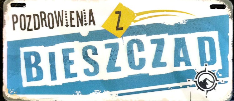 TABLICA_PLASTIKOWA_25CM_11CM_POZDROWIENIA_Z_BIESZCZAD.jpg